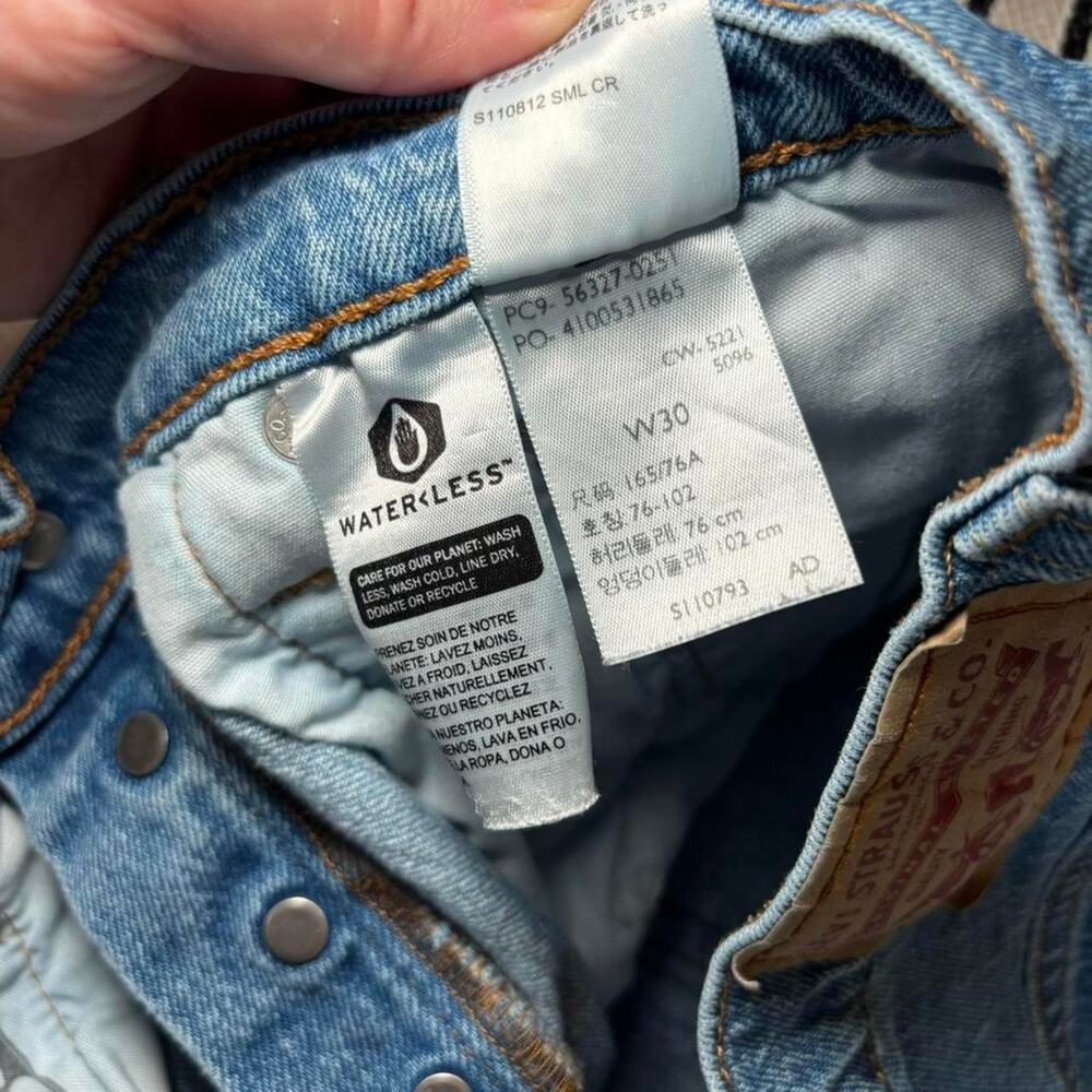 Levi's 501 Women W30 Blue Denim Shorts Casual Everyday Summer - Picture 3 of 8